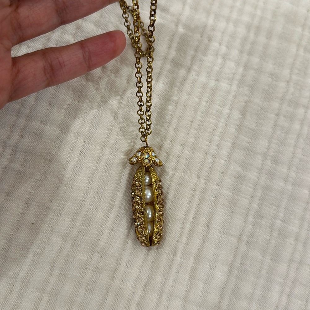Pea pendant